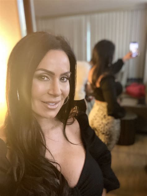 TW Pornstars - Kendra Lust®. Twitter. #Selfie in the 305. 6:46 AM - 19 Feb 2021