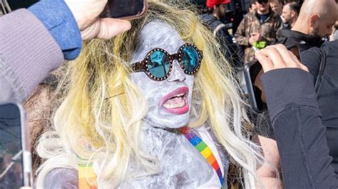 Who Is Crackhead Barney? Alec Baldwin Agitator Reportedly Considering ...