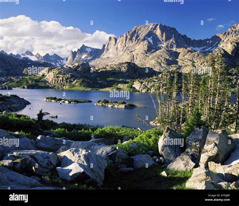 USA, WY, Bridger Wilderness. Fremont Peak and Island Lake. Wind River ...