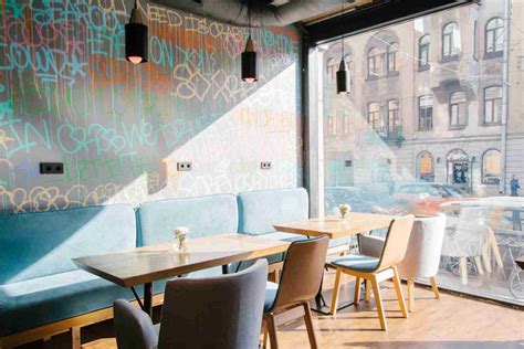 How Does a Bar Tender Work? - 6TopCharlie