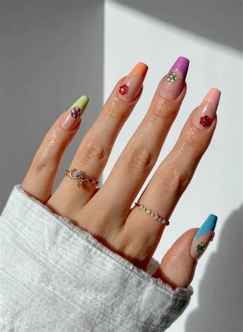 23+ Cute Spring Break Nails for 2024 (classy, florals, simple)
