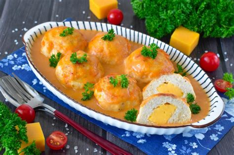 Куриные котлеты с подливкой в духовке сочные рецепт фото пошагово и ...