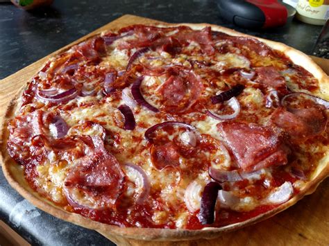 Red Onion and Salami Pan Fried Pizza : r/Pizza