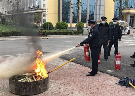 安全保卫处组织保安人员进行消防演习-菏泽家政职业学院