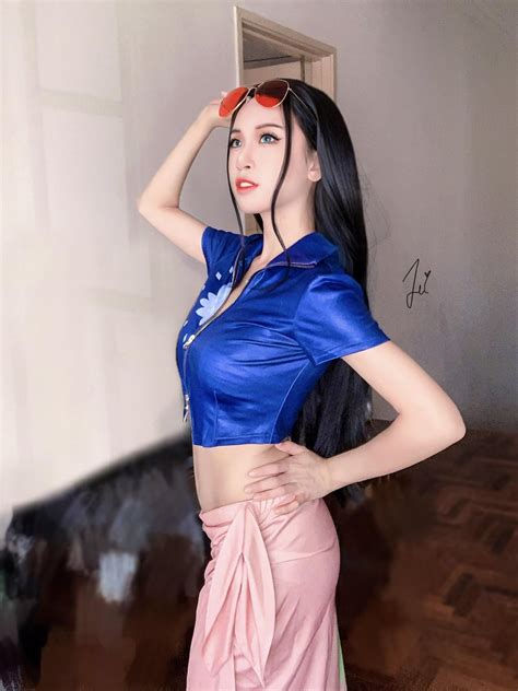 Nico Robin Cosplay : r/OnePiece