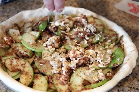 Apple Crisp Pie | Sumptuous Living