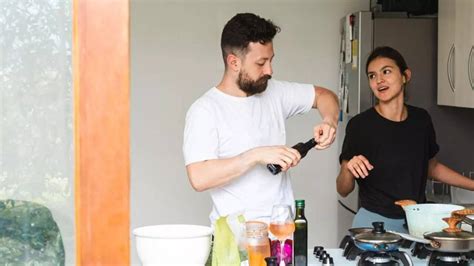 Help Out 的图像结果