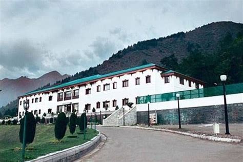 'Jinxed' Hari Niwas, Which Most J&K CMs Avoided, Now Plays Home to Omar ...