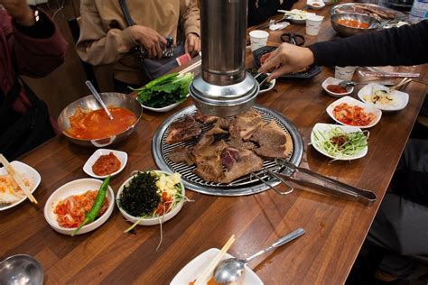 Seoul Korean BBQ Guide 2025 – Itaewon Tongue & Groove Joint premium beef BBQ experience