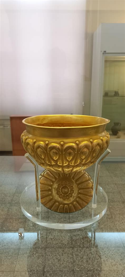 The golden bowl of Xerxes (486-465 BC-Achaemenid Empire) with an ...