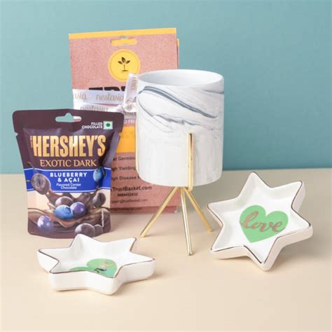 Desk Decor Gift Hamper Set Of 6 Online - Premium Gift Hamper | Nestasia
