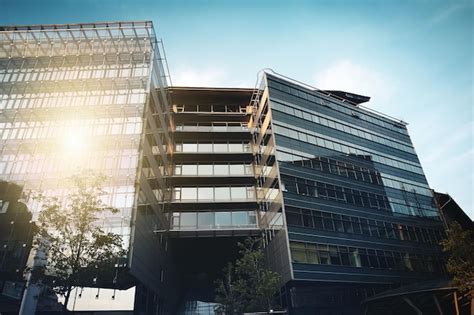 Modern Office Building 的图像结果