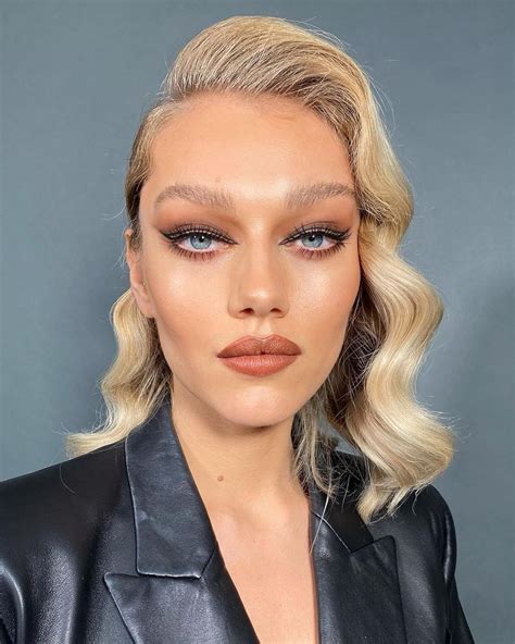 Rezultat imagine pentru Double Winged Eyeliner Tutorial