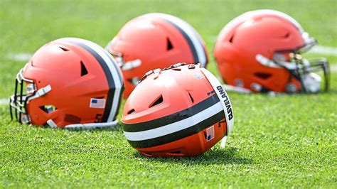 Browns alternate helmet, uniform combination appears to reignite beef ...