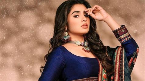 Krithi Shetty: కృతి శెట్టి హాట్ పోజులు.. టైట్ దుస్తుల్లో అదరహో ...