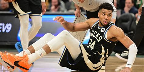Bucks Get Discouraging Update on Giannis Antetokounmpo's Injury Status