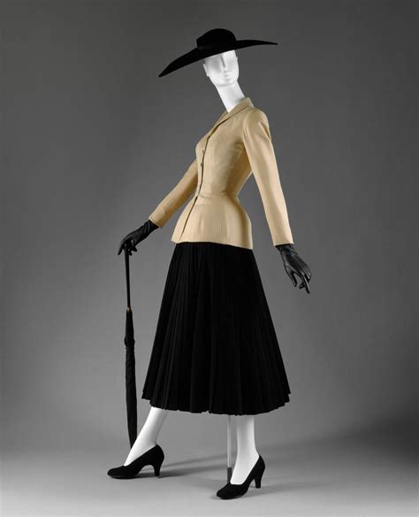The New Look Christian Dior Spring/Summer 1947 In 1947, Christian Dior ...