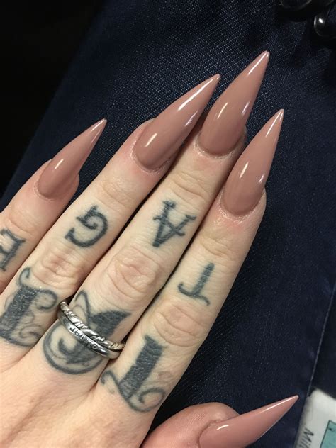 stiletto nails medium