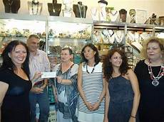 civetta vanitosa la civetta vanitosa e le sue amiche impegnate contro la civetta vanitosa la civetta vanitosa e le sue amiche impegnate contro la