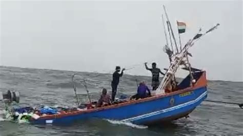 Deep-sea fishing boat sinks off Malpe coast in Karnataka, 5 fishermen ...