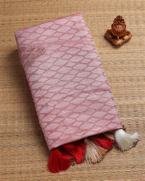 Elegant Fancy Saree with Intricate Weave and Tasseled Pallu