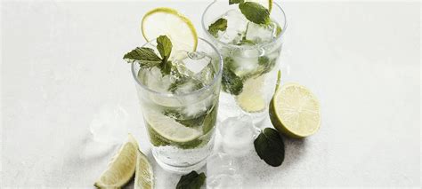 The Impact Of Clear Ice In Your Drink And How To Make It At Home? – Shaze