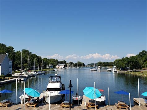 PICTON HARBOUR INN (Ontario) - Hotel Reviews, Photos, Rate Comparison ...