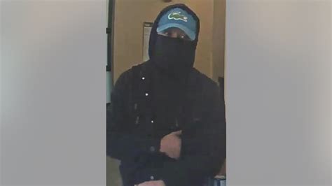 FBI: Man robbed Chase Bank in Calumet City, still at large | FOX 32 Chicago