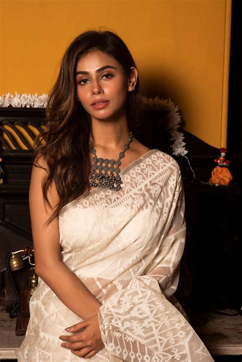 White Pure Organza Traditional Jamdani Handloom Saree – Yarn Story