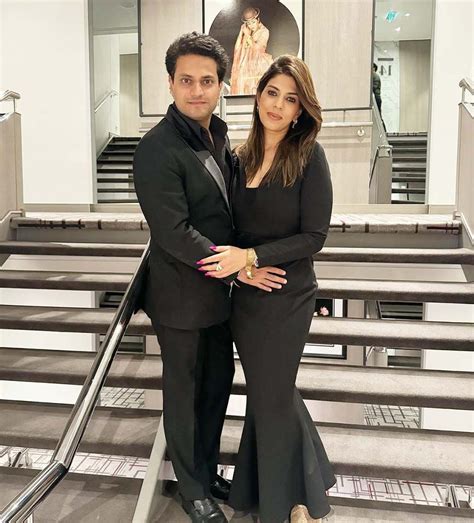 Check out Shah Rukh Khan's manager Pooja Dadlani's annual income ...