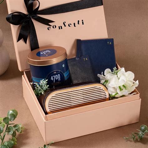 Best Personalized Gifts for Men This Winter Season | Confetti Gifts India