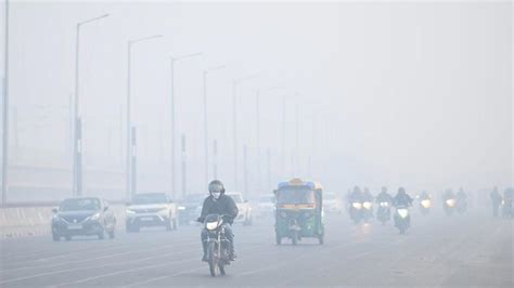 Delhi Airport issues advisory to flyers amid spike in air pollution ...