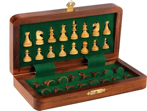 Hamleys Magnetic Wooden Chess Set Board Game - Magnetic Wooden Chess ...