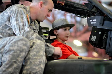 Cavalry Soldiers host Boy Scout visit | Article | The United States Army