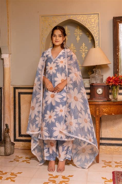 SUNHARI WHITE PHOOL POWDER BLUE MUSLIN SUIT SET WITH ORGANZA DUPATTA ...