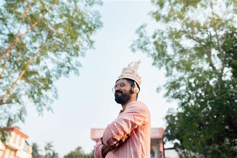 Top Indian Groom Getting Ready Photos And Poses Ideas For Wedding