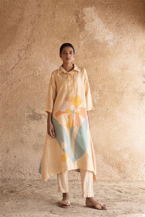 Print Minimal Tan – Clos