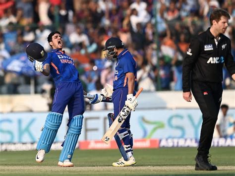 IND vs NZ 1st ODI: शुभमन गिल की पारी के सामने नहीं टिक सके ब्रेसवेल ...