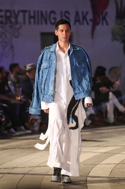 Lakme Fashion Week 2022: Anamika Khanna's AK-OK prét label gets a grand ...