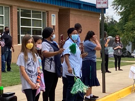 Photo Gallery October 2021 | Island Creek Elementary School