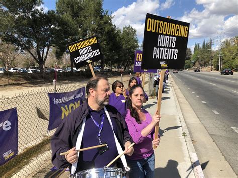 Kaiser Permanente Workers Stage Protest in Woodland Hills - Inside The ...