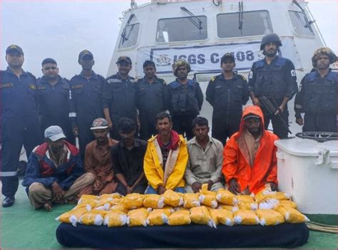 Indian Coast Guard & ATS, Gujarat apprehend a Pak boat carrying Rs 200 ...