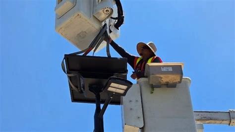 Bureau of Street Lighting Installing 233 Solar Lights for CD3 Bike Path ...