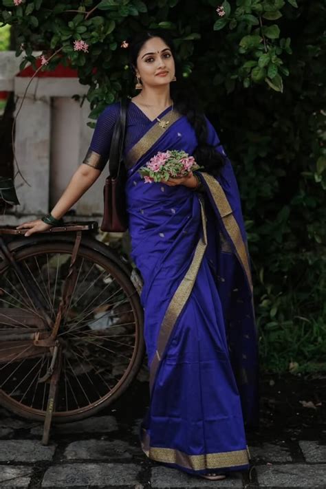 Nemesis Navy Blue Linen Silk Saree With Delectable Blouse Piece – Kankaari