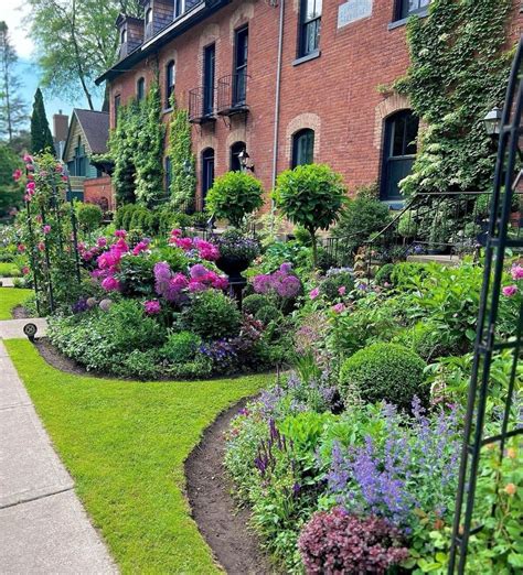 17 Stunning Perennial Garden Layout Ideas for Transforming Your Front ...