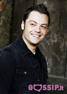 tiziano ferro l 232 una cosa semplice si tiziano ferro ritorna a cantare con l 232 una cosa tiziano ferro l 232 una cosa semplice si tiziano ferro ritorna a cantare con l 232 una cosa
