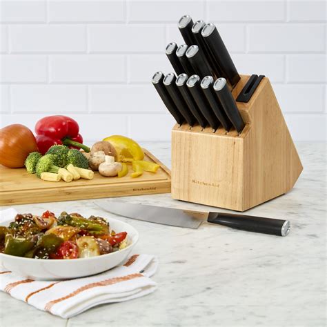 KitchenAid, Classic 14-Piece Knife Block Set | Zola