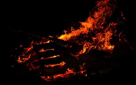 Download wallpaper 1680x1050 fire, lines, black background widescreen ...