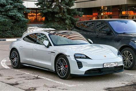 Lucid Air Dream Edition vs Porsche Taycan Turbo S