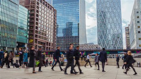 People Walking to Work 的图像结果